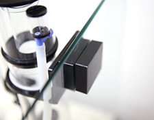 ����10mm ���̃K���X�ɂ��ݒu�\�ȋ��͎���